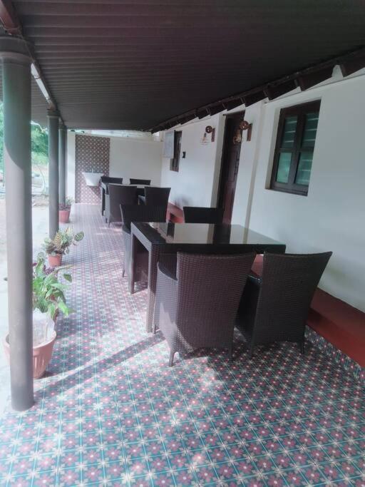A Quaint Cottage With Rajah'S Seat View. มาดิเครี ภายนอก รูปภาพ