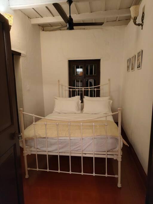 A Quaint Cottage With Rajah'S Seat View. มาดิเครี ภายนอก รูปภาพ