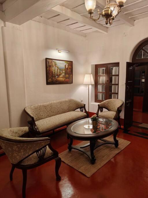 A Quaint Cottage With Rajah'S Seat View. มาดิเครี ภายนอก รูปภาพ