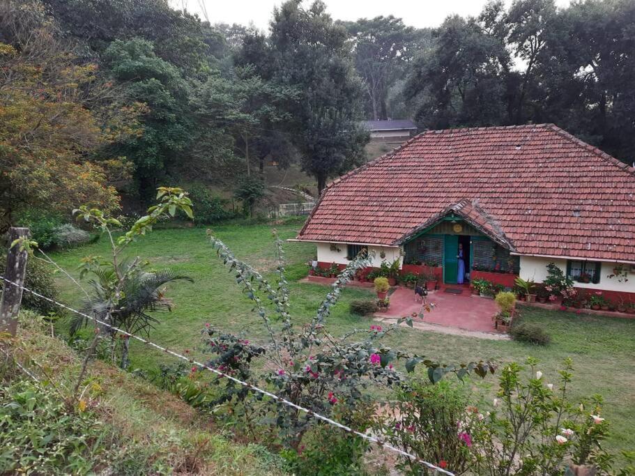 A Quaint Cottage With Rajah'S Seat View. มาดิเครี ภายนอก รูปภาพ